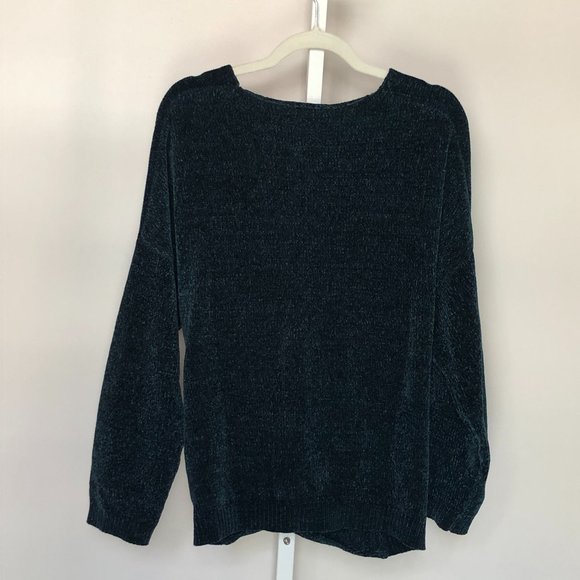 EMERALD CRISS CROSS V NECK KNIT SWEATER - Picture 8 of 8